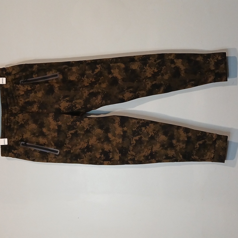 OLD NAVY JOGGER, size M, CAMO, BRAND NEW BUT NO TAG